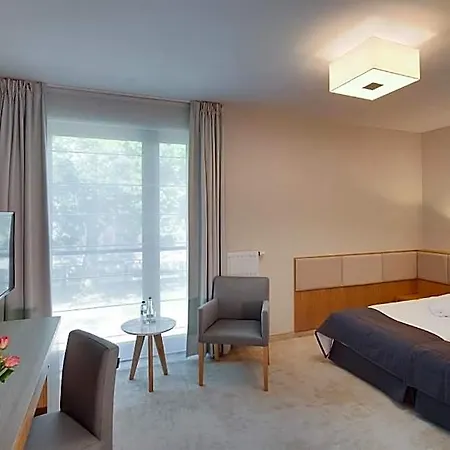 Resort Eva Park Life & 4*