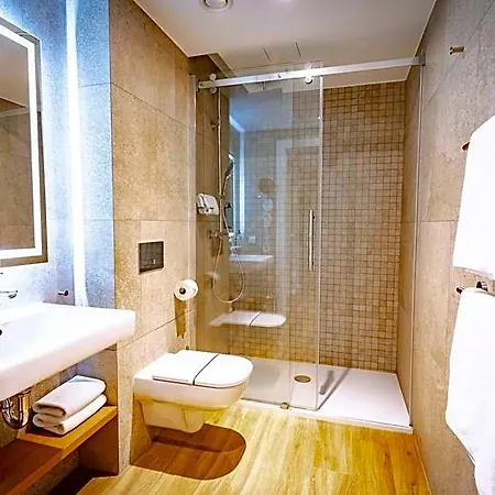 Resort Eva Park Life & 4*
